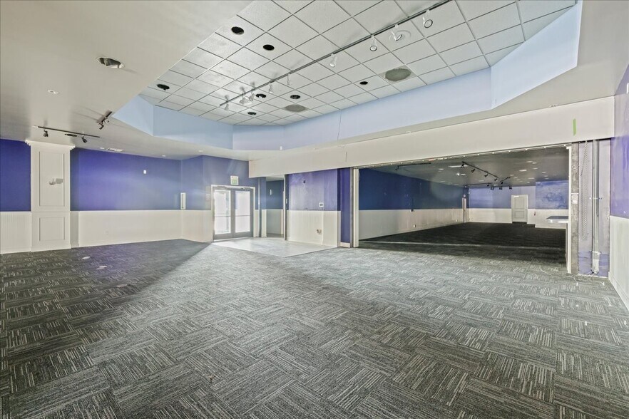 13010 Hwy 99, Everett, WA à vendre - Photo intérieure - Image 2 de 31