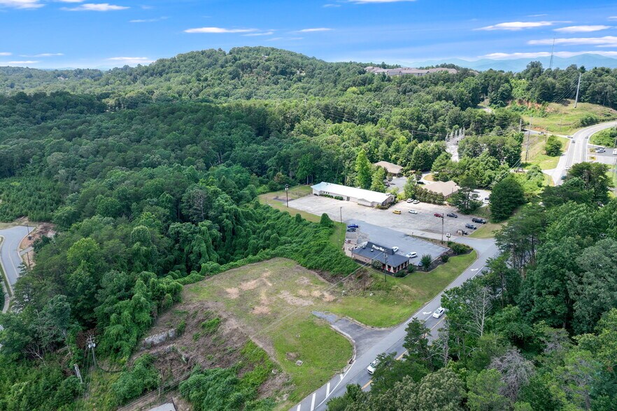 1392 Chestatee Street, Dahlonega, GA à vendre - Photo du bâtiment - Image 2 de 18