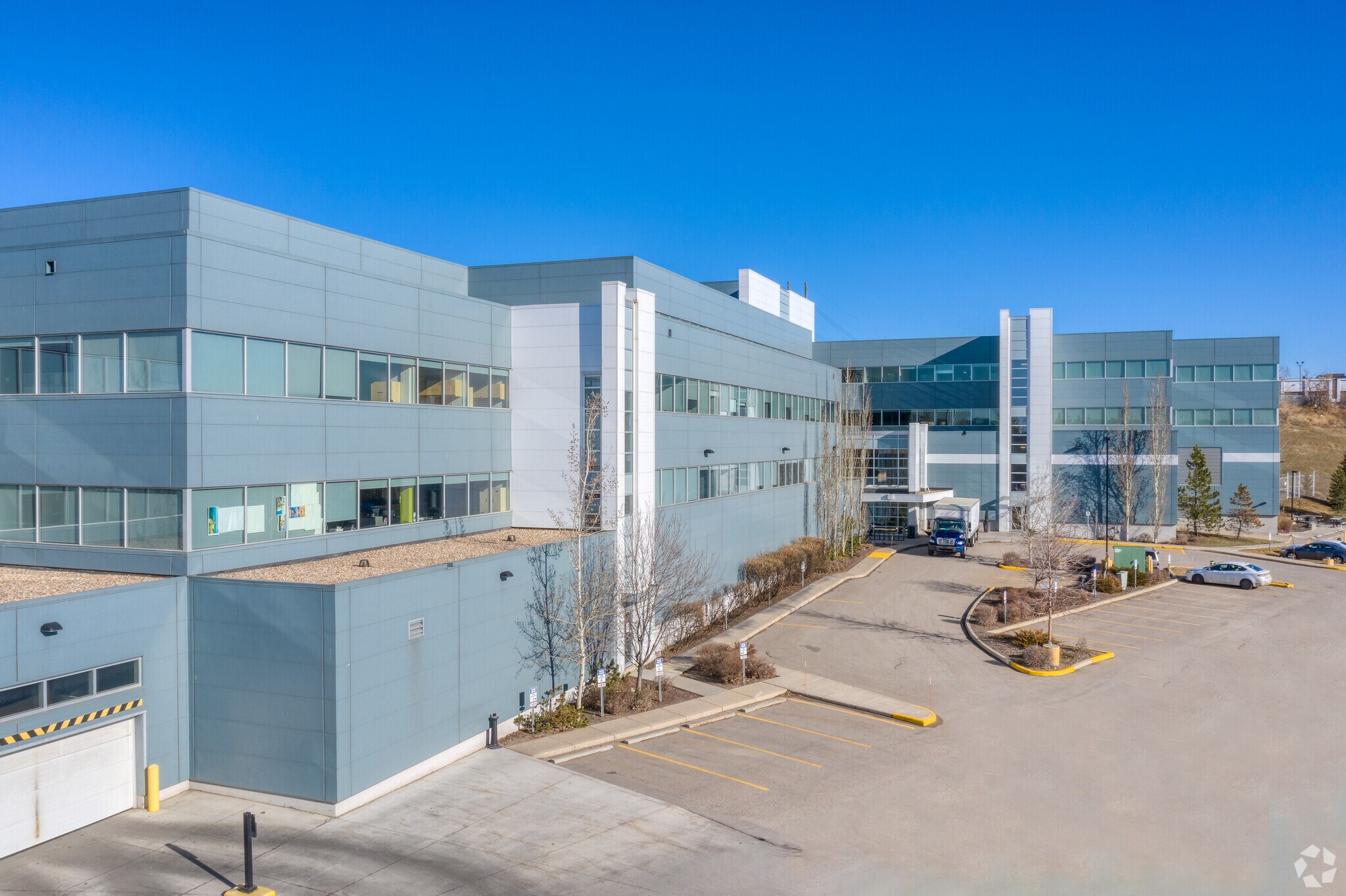 1200 59th Ave SE, Calgary, AB à louer Photo principale- Image 1 de 5