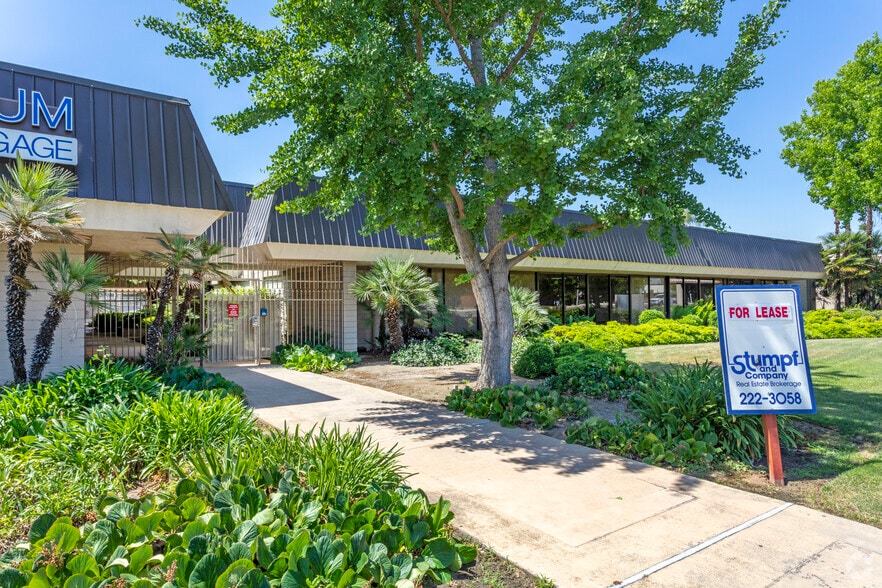 1625 E Shaw Ave, Fresno, CA for lease - Building Photo - Image 2 of 7