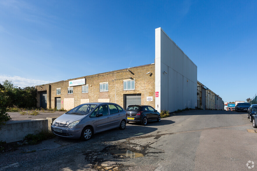 Paycocke Rd, Basildon for sale - Primary Photo - Image 1 of 13