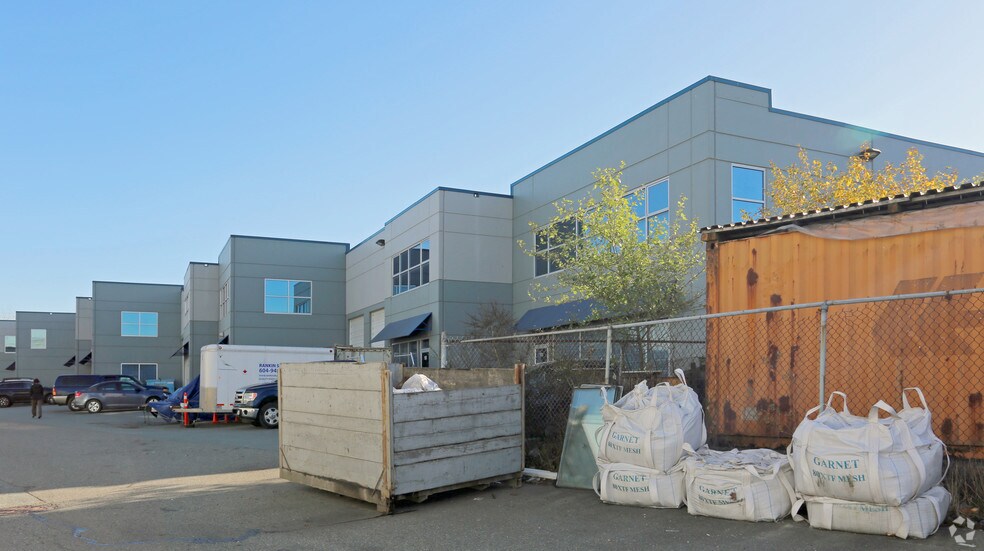 7225 Brown St, Delta, BC à louer - Photo du bâtiment - Image 3 de 15