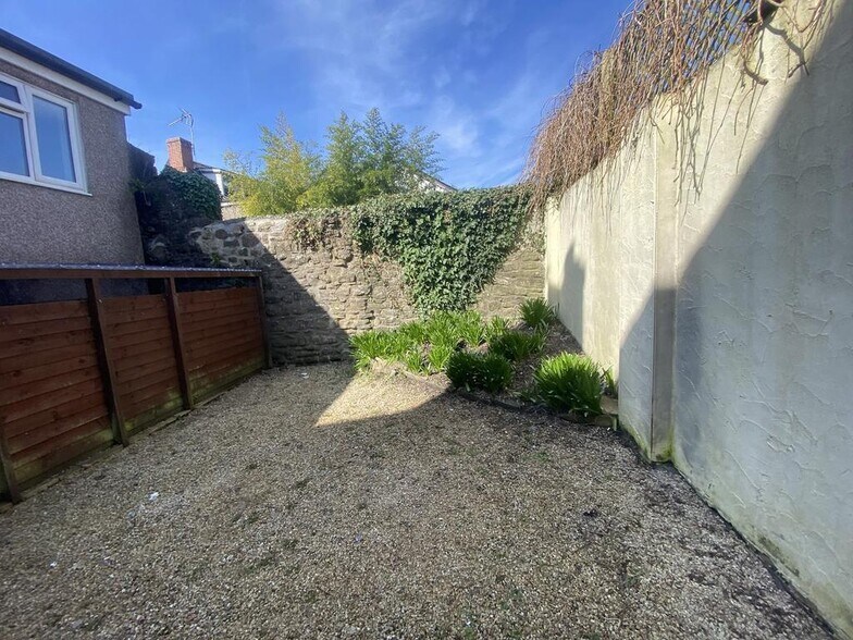 11-11A High St, Caerleon à vendre - Photo du bâtiment - Image 3 de 24