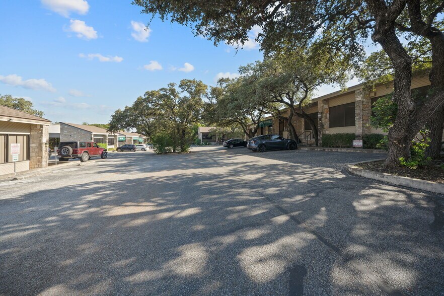 10924 Vance Jackson Rd, San Antonio, TX à louer - Photo du bâtiment - Image 3 de 21
