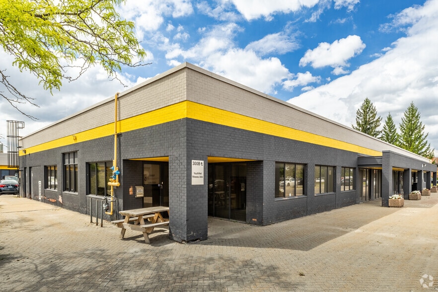 2305 St Laurent Blvd, Ottawa, ON for lease - Building Photo - Image 2 of 3