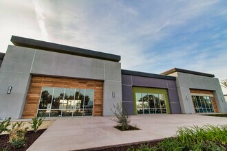 301 N Pepper Ave, Colton, CA à louer Photo du bâtiment- Image 1 de 5