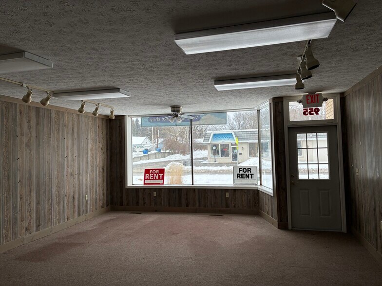 955 Main St, Grafton, OH à vendre - Photo du bâtiment - Image 2 de 5