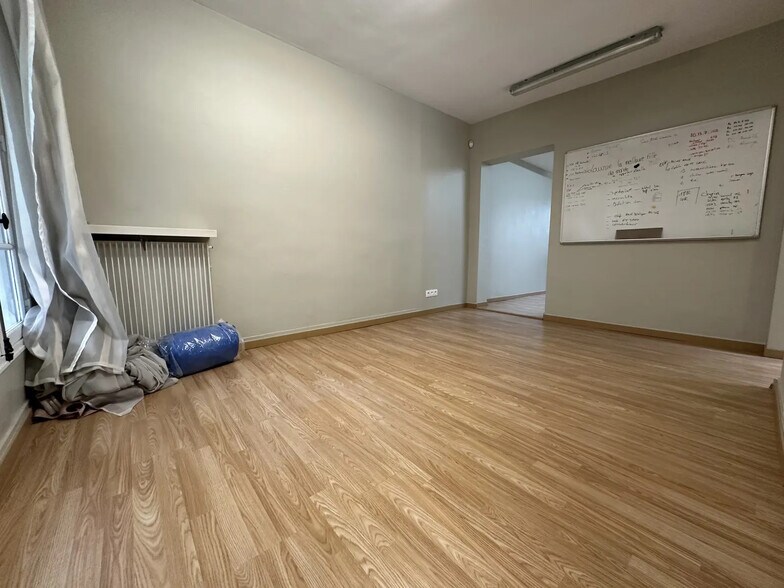 Office in Montreuil for lease - Interior Photo - Image 3 of 6