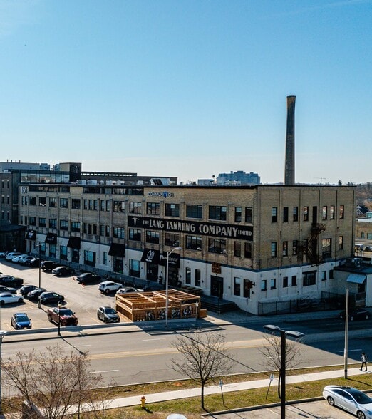 121-151 Charles St W, Kitchener, ON for lease - Building Photo - Image 2 of 13