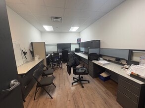 10 Carlow Ct, Whitby, ON à louer Photo intérieure- Image 2 de 5