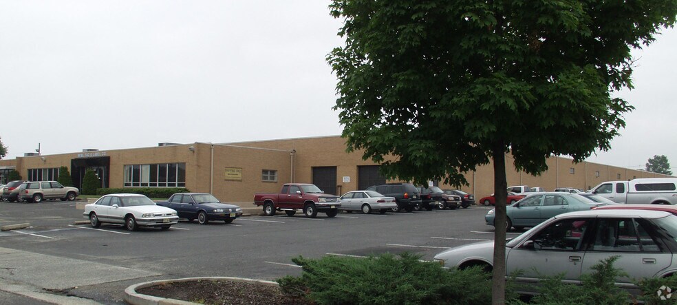7035 Central Hwy, Pennsauken, NJ for lease - Building Photo - Image 2 of 7