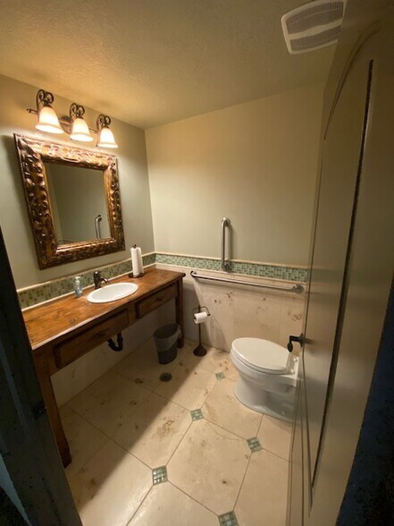 6412 S 900 E, Murray, UT à louer - Photo du bâtiment - Image 2 de 26