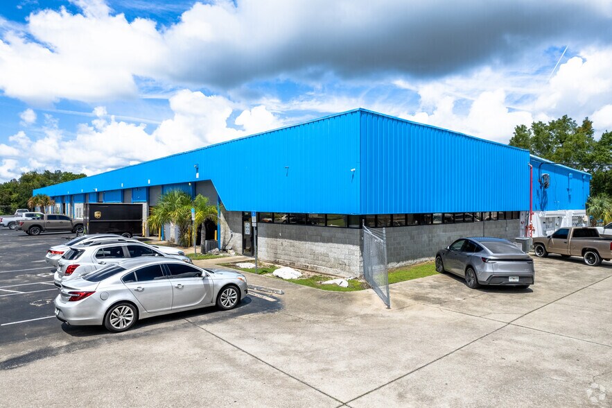 300 Northstar Ct, Sanford, FL à louer - Photo du bâtiment - Image 2 de 14