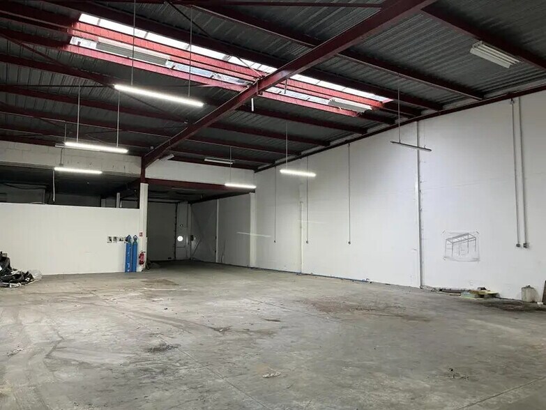 240 Rue Helene Boucher, Buc à louer - Photo du bâtiment - Image 3 de 10
