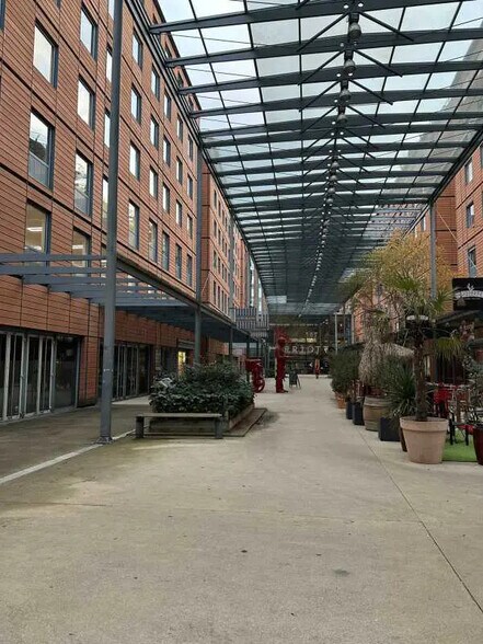 Bureau dans Lyon à vendre - Photo du bâtiment - Image 2 de 35