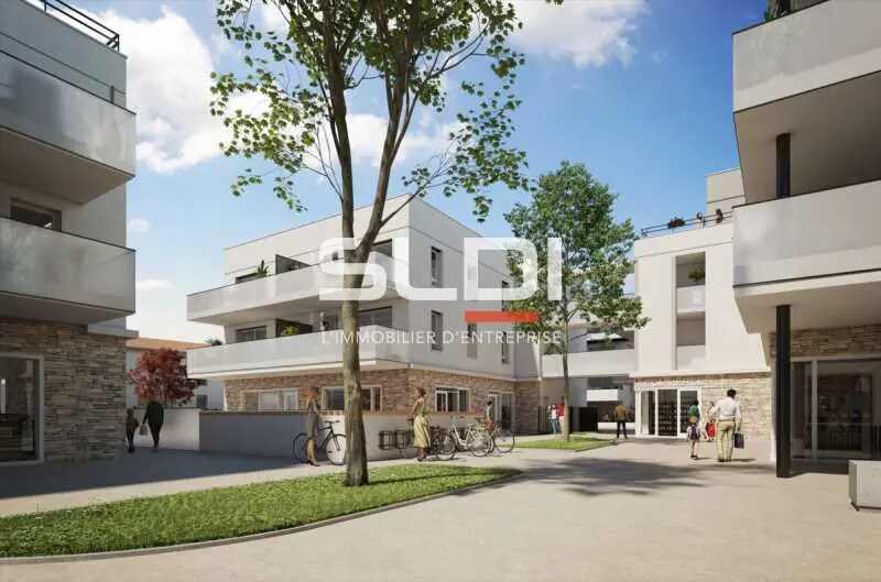 Retail in Pusignan for lease - Building Photo - Image 1 of 4