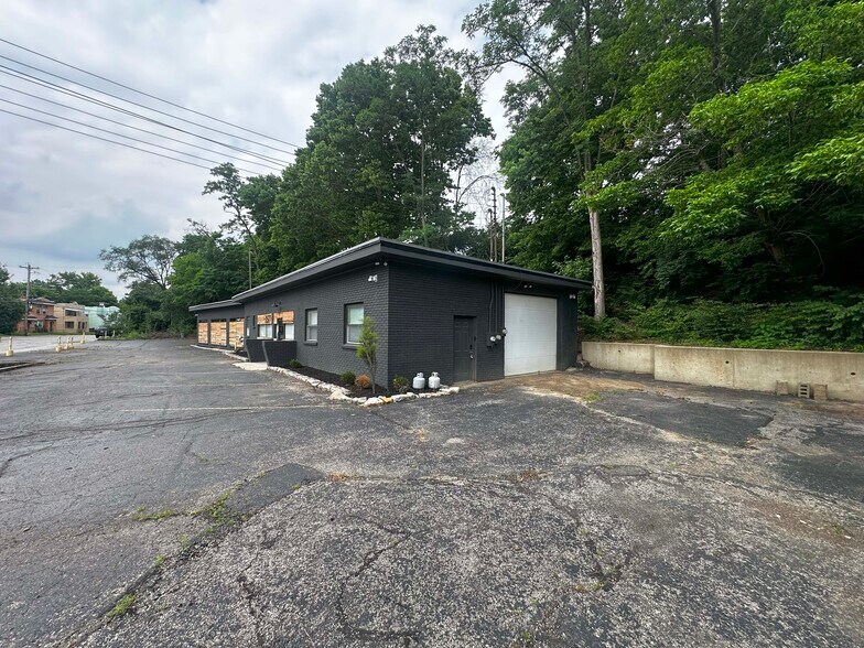 2577 Duck Creek Rd, Cincinnati, OH à vendre - Photo du bâtiment - Image 2 de 6