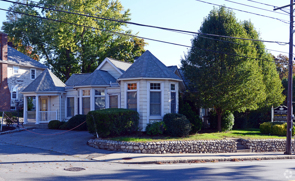 1339 Smith St, North Providence, RI à vendre - Photo principale - Image 1 de 1