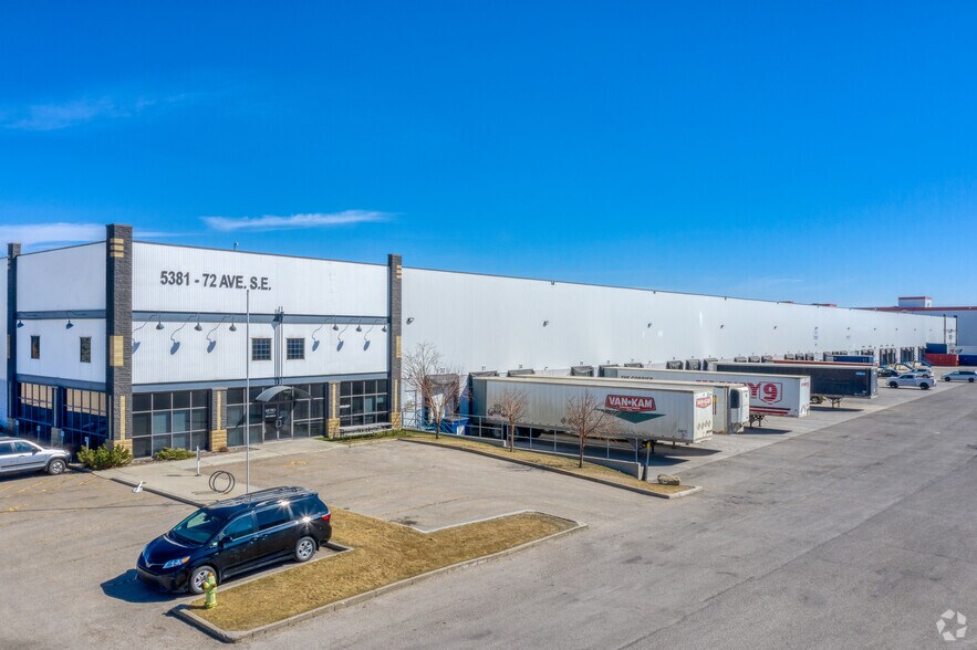 5381 72nd Ave SE, Calgary, AB à louer - Photo du bâtiment - Image 1 de 3
