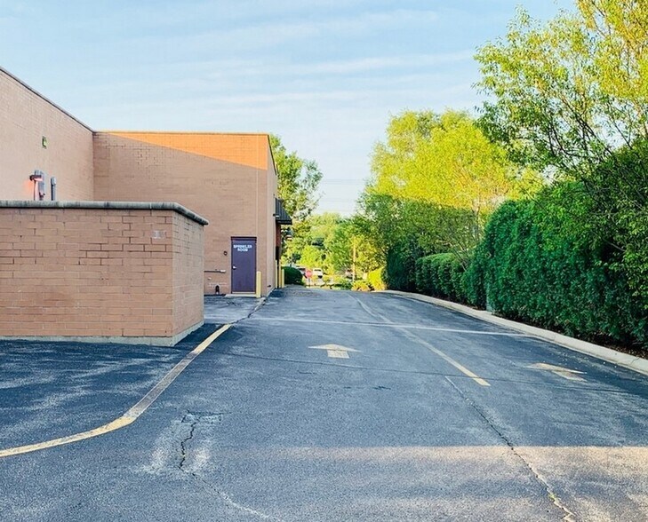 650 E Terra Cotta Ave, Crystal Lake, IL à louer - Photo du bâtiment - Image 3 de 6