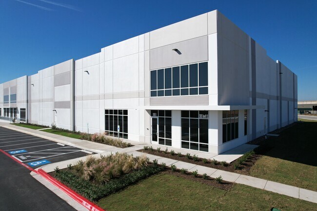 Plus de détails pour 2605 Dewitt St, Lockhart, TX - Industriel à louer