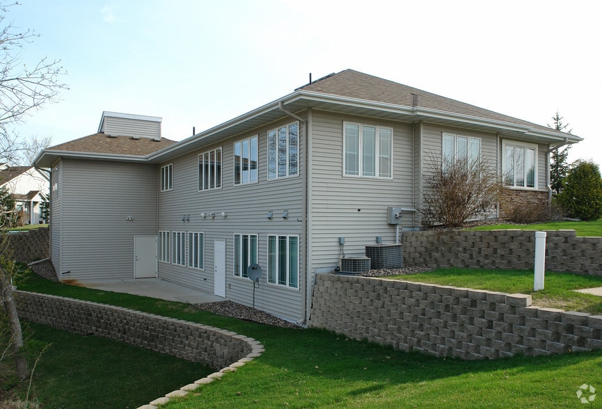 4601 Weston Woods Way, White Bear Township, MN à louer - Photo du bâtiment - Image 2 de 18