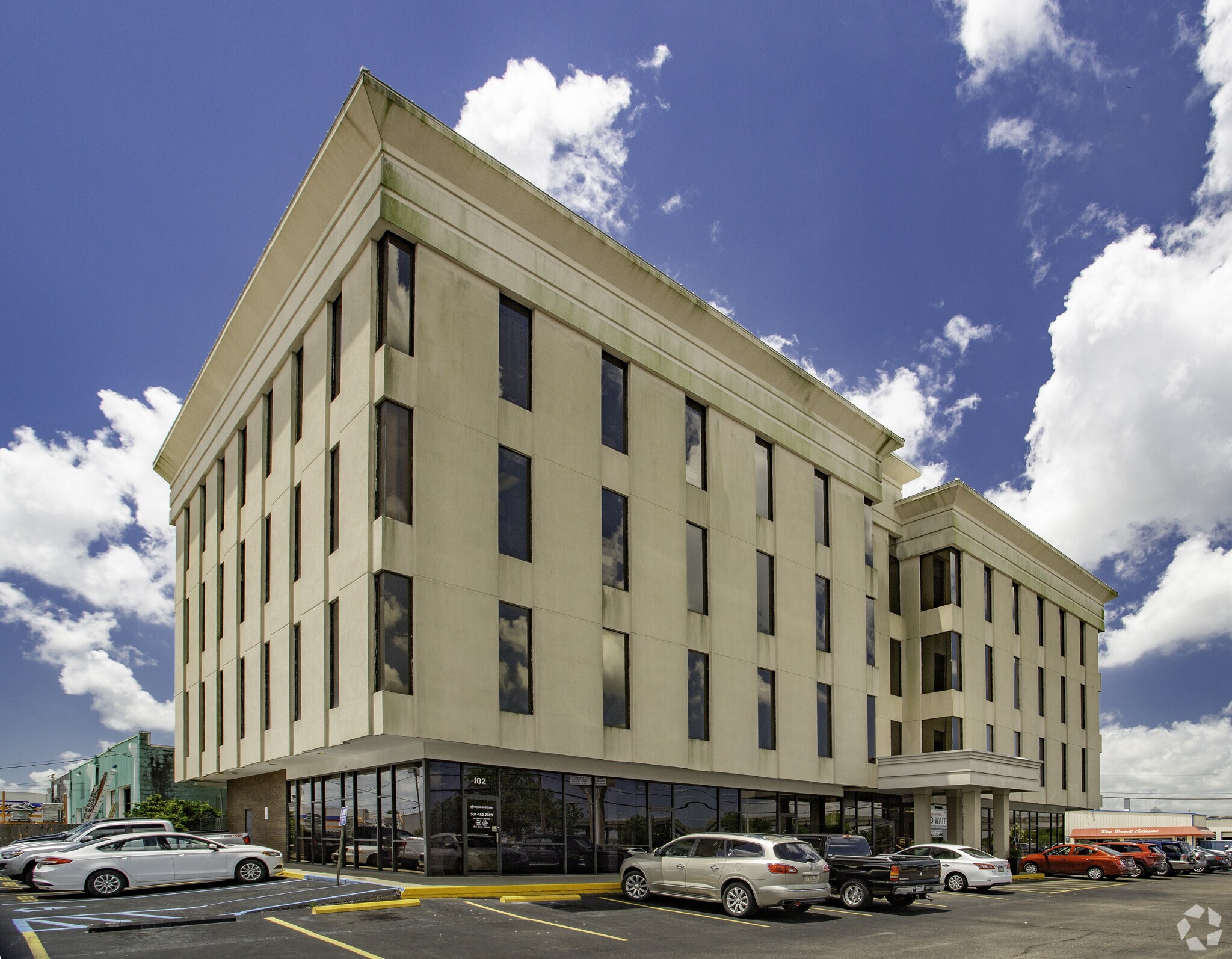 1919 Veterans Memorial Blvd, Kenner, LA for lease Primary Photo- Image 1 of 14