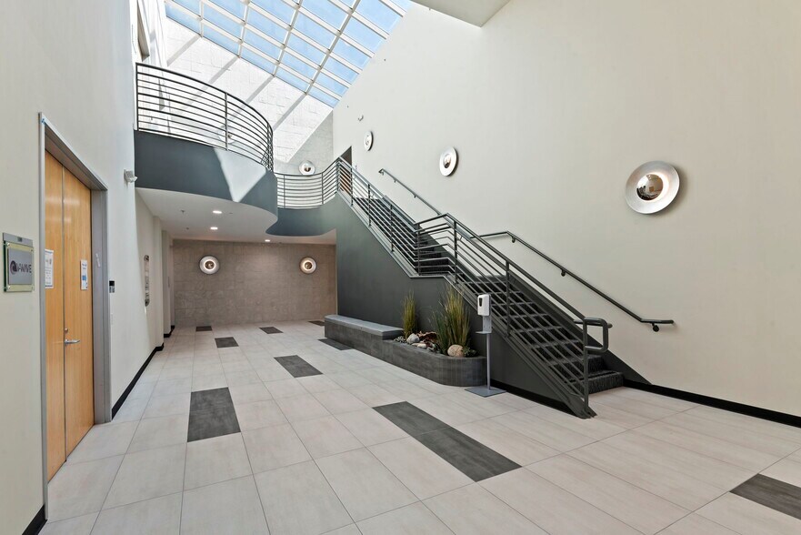 29219 Canwood St, Agoura Hills, CA à louer - Photo intérieure - Image 3 de 15