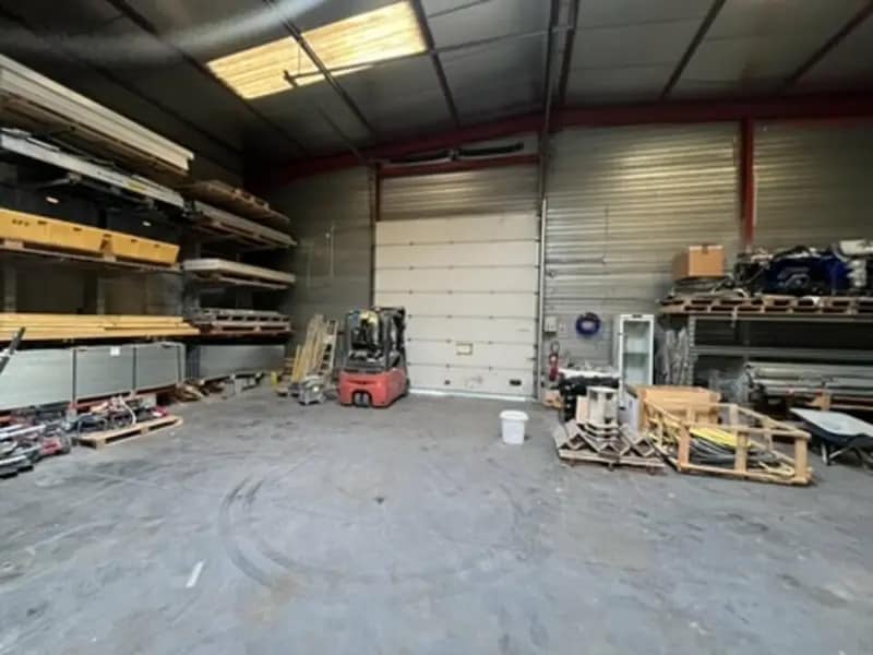 Industrial in Septèmes-les-Vallons for lease Interior Photo- Image 1 of 2