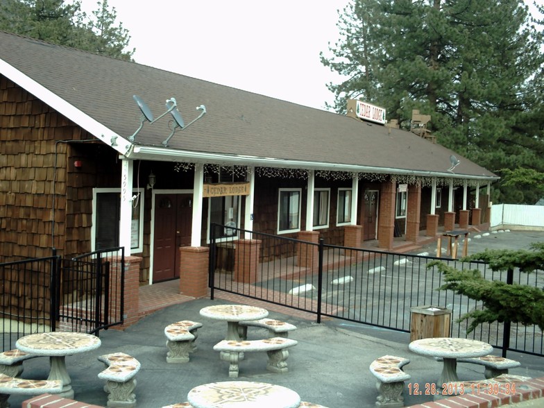 5995 Cedar St, Wrightwood, CA for sale - Building Photo - Image 1 of 1