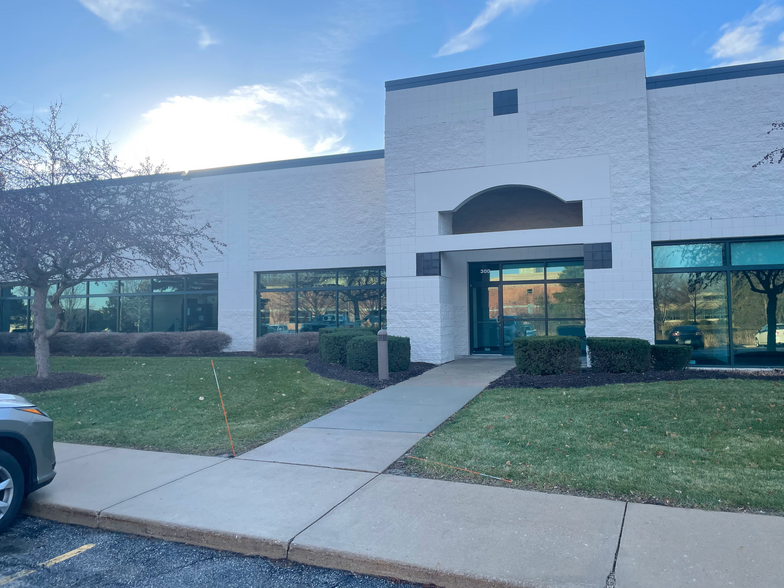 3275 Intertech Dr, Brookfield, WI for lease - Building Photo - Image 2 of 2