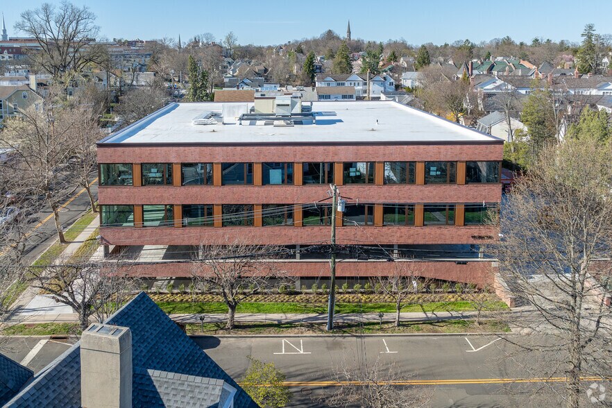 145 Mason St, Greenwich, CT à louer - Photo du bâtiment - Image 3 de 4