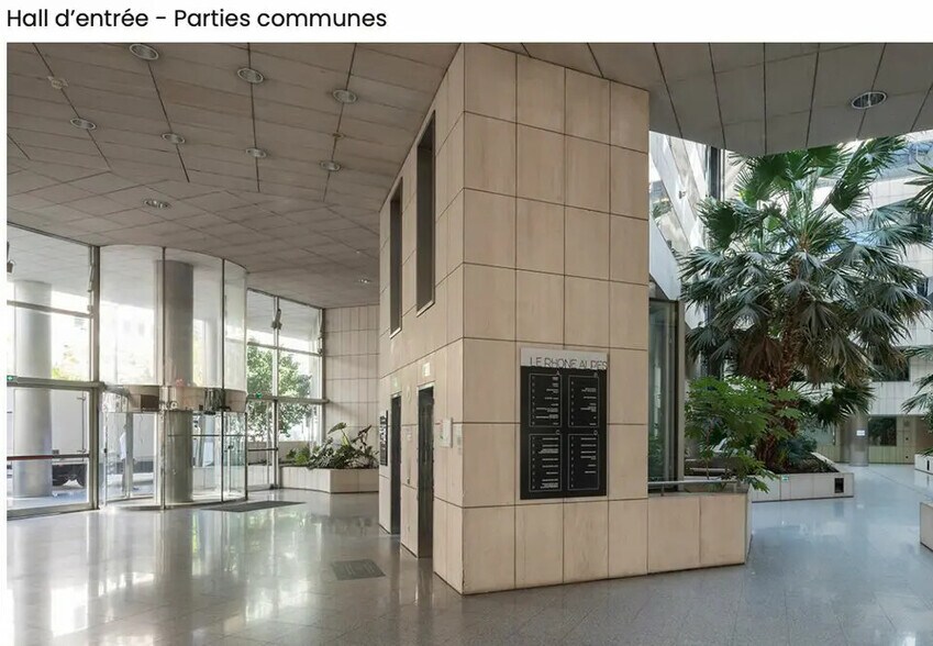 Bureau dans Lyon à vendre - Photo du bâtiment - Image 2 de 24