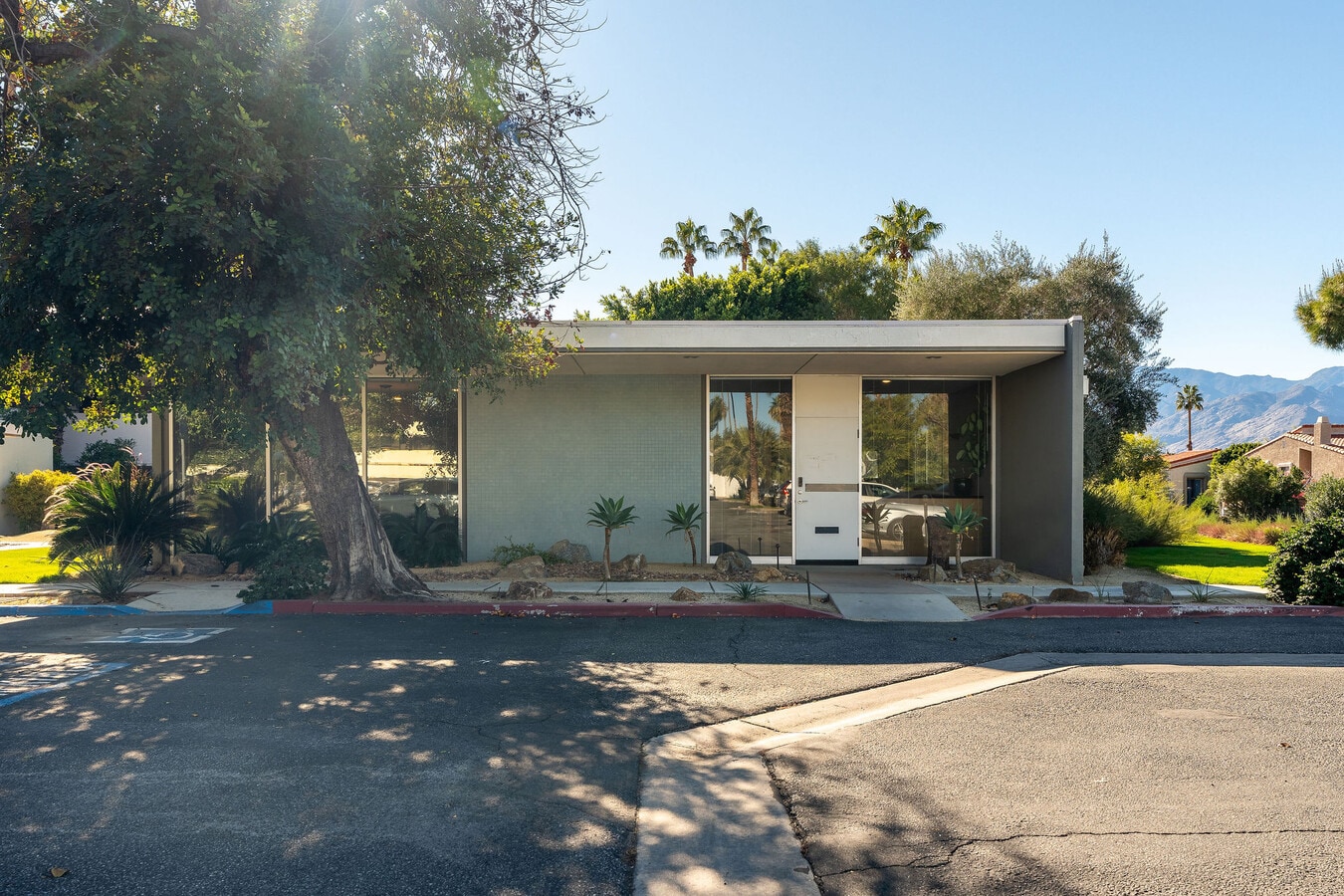 185 S Civic Dr, Palm Springs, CA 92262 - Unit 2 - - Interior Photo - Image 1 of 32