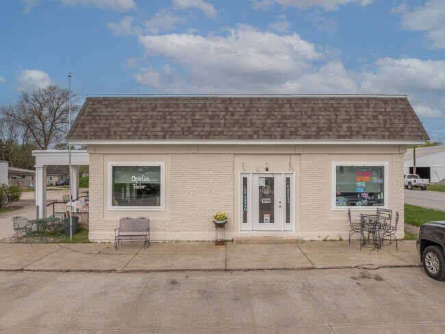 Plus de détails pour 220 W Lincoln St, Hawk Point, MO - Commerce de détail à vendre