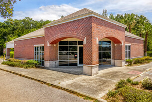 TAMPA RETAIL/BANK AT  SIGNALIZED INTERSECTION - Épicerie