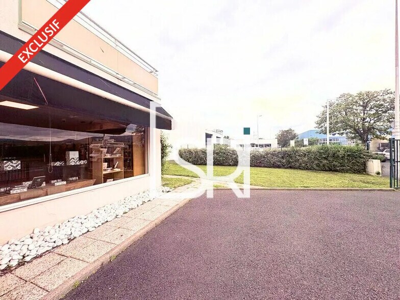 Commerce de détail dans Aubière à louer - Photo du bâtiment - Image 2 de 9