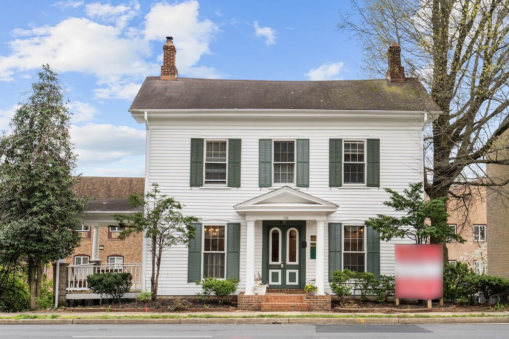 258 N Washington St, Falls Church, VA à vendre Photo du bâtiment- Image 1 de 1