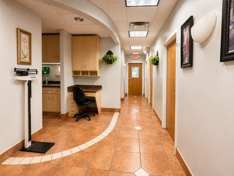 1414 E Main St, Leesburg, FL for lease - Interior Photo - Image 2 of 26