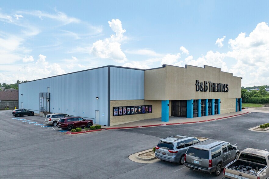 1407 W Country Club Rd, Claremore, OK for sale - Primary Photo - Image 1 of 4