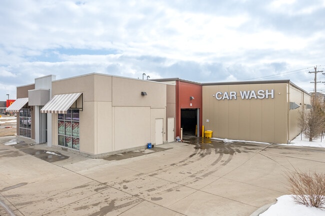 Plus de détails pour 16815 Stony Plain Rd NW, Edmonton, AB - Spécialité à vendre