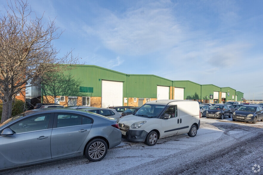 Pearce Way, Gloucester for lease - Building Photo - Image 3 of 3