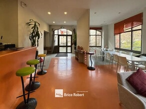 51 Montée De La Grande Côte, Lyon for lease Interior Photo- Image 2 of 7
