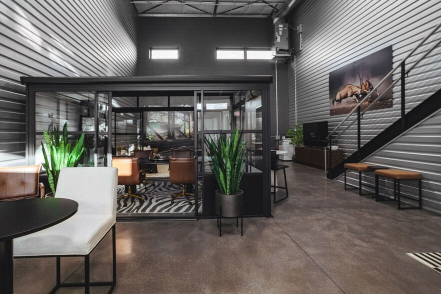 15431 Fitzhugh Rd, Dripping Springs, TX for sale - Interior Photo - Image 1 of 19