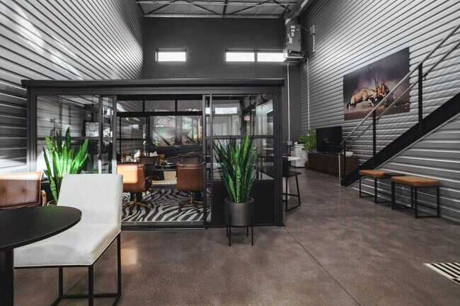 Plus de détails pour 15431 Fitzhugh Rd, Dripping Springs, TX - Flex à vendre