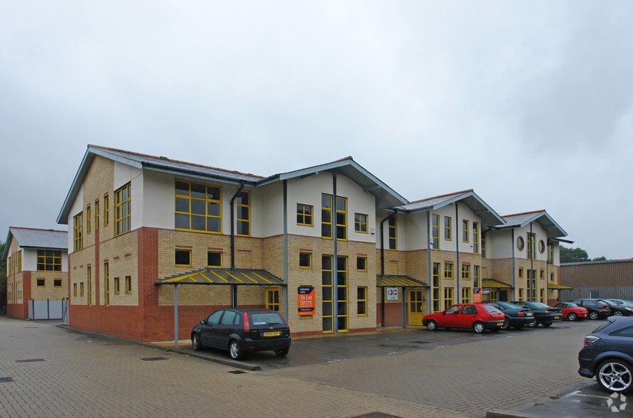 Eelmoor Rd, Farnborough for lease - Primary Photo - Image 1 of 6