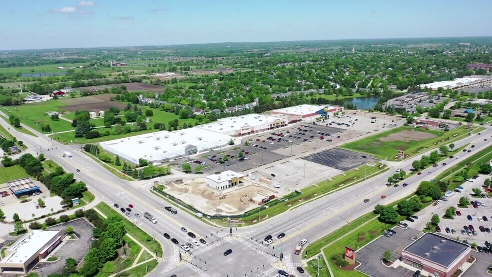 1812-2100 S Randall Rd, Geneva, IL à louer - Vidéo sur l’inscription commerciale - Image 2 de 11