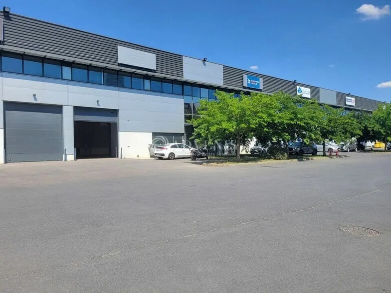 Flex in Saint-Denis for lease - Building Photo - Image 2 of 12