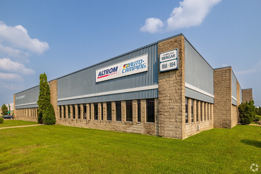 956-974 Rue Bergar, Laval, QC for lease - Primary Photo - Image 1 of 7