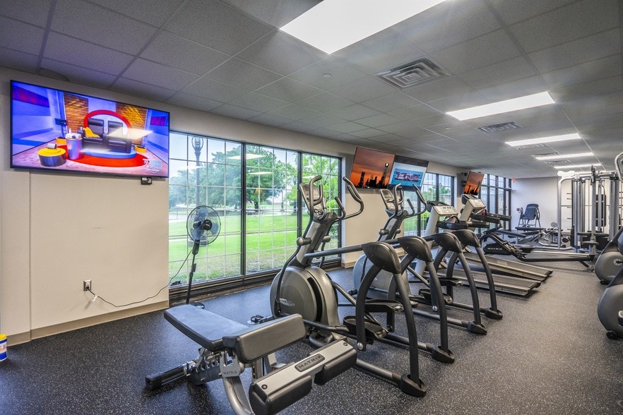 701 Cedar Lake Blvd, Oklahoma City, OK for lease - Interior Photo - Image 2 of 31